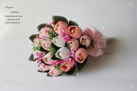 Букет из конфет в виде кулёчка. Стоимость 800 руб.